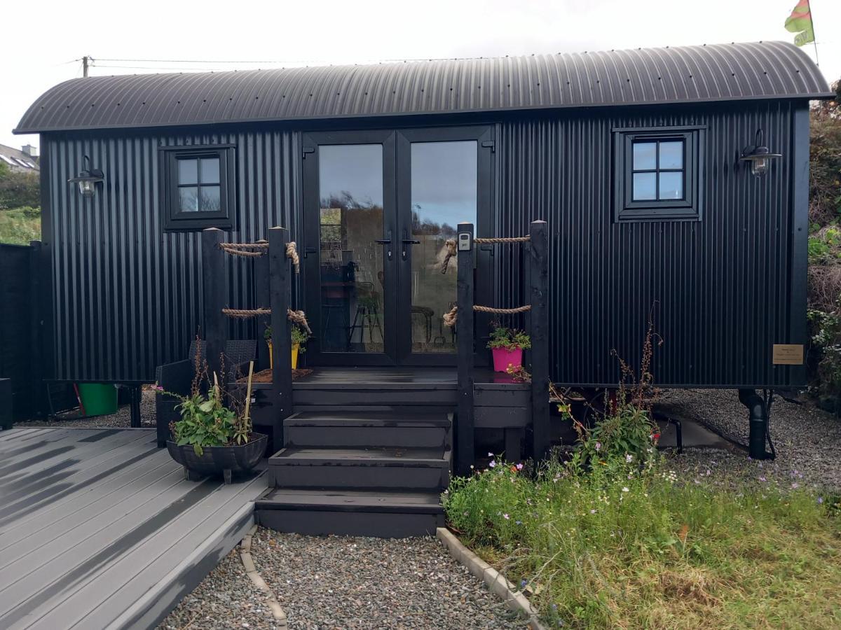 Delightful Shepherds Hut Уестпорт Екстериор снимка